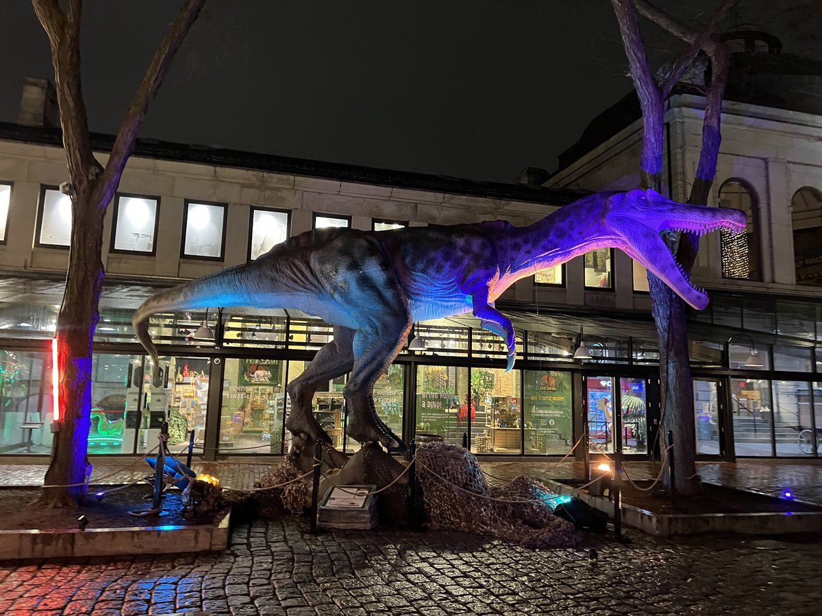 brighterboston's tweet photo. We lit up the City last night! &amp; a dinosaur! As part of our AwesomeStuff Program, architectural lighting designers from @lampartners @AVAILABLELIGHT_ &amp; @Lyte_i helped us design looks around #QuincyMarket &amp; #FaneuilHall. Thanks for the fun night learning to use art in new ways! https://t.co/NqexhEIGoe