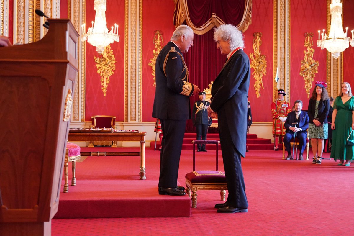 🎷🎸🎶 Musicians Brian May and YolanDa Brown congratulate each other after receiving their honours from The King during an Investiture at Buckingham Palace.

YolanDa performed in front of His Majesty as part of yesterday’s Commonwealth Day Service in Westminster Abbey.