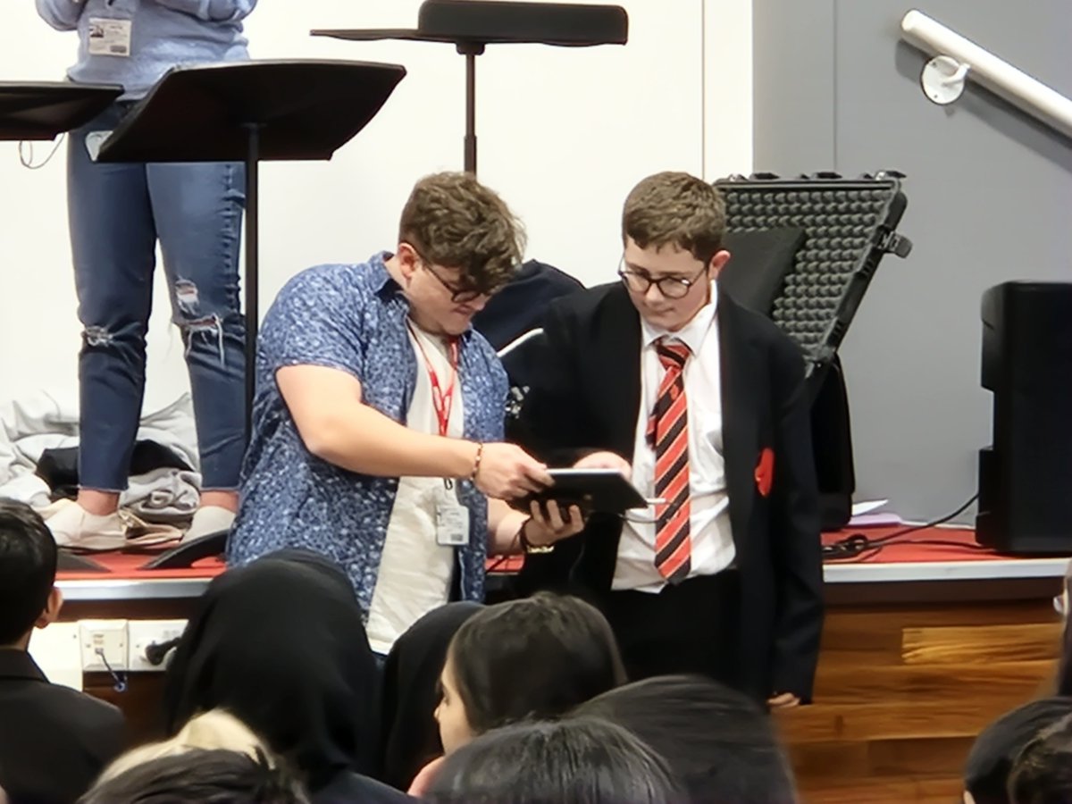 LadybridgeHigh's tweet photo. An amazing iPad orchestra with @USouthFlorida ensemble Touch, led by Dr. Williams this afternoon! 🎶Thanks to @musicalfutures for organising the event #USF #iPad #music #innovate #ipadensemble https://t.co/xkyrc16OT2