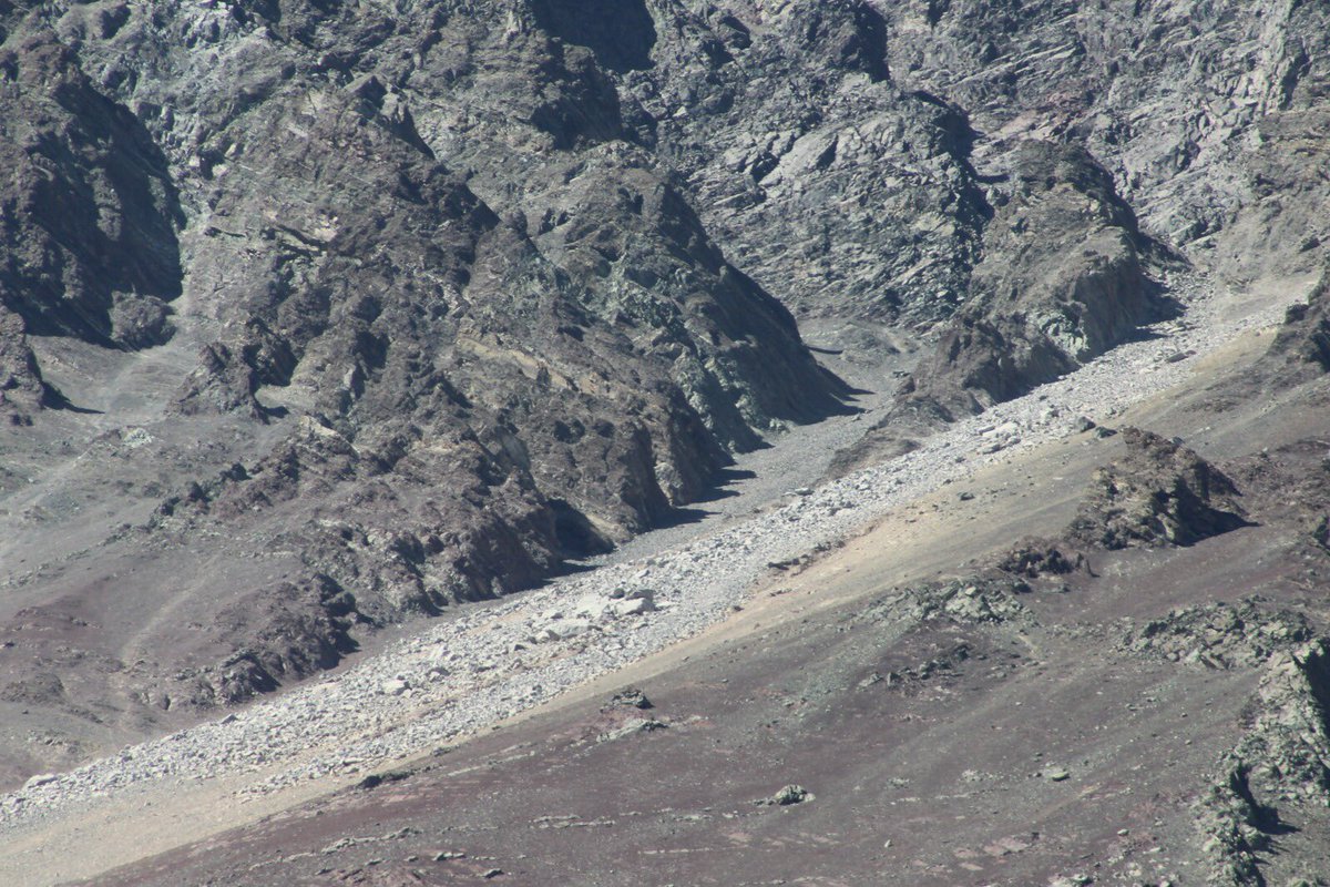 DPPCordillera's tweet photo. [14 marzo] CONTINÚA CIERRE RUTA G-455 #SanJoseDeMaipo 

☝🏻Caída de rocas de gran tamaño en sector “Las Coloradas", Embalse El Yeso, y de acuerdo a informe técnico de @Sernageomin se mantiene CIERRE de la ruta🚫🚙

✅Se monitorea con drones la zona. https://t.co/RVRHDUqSdb