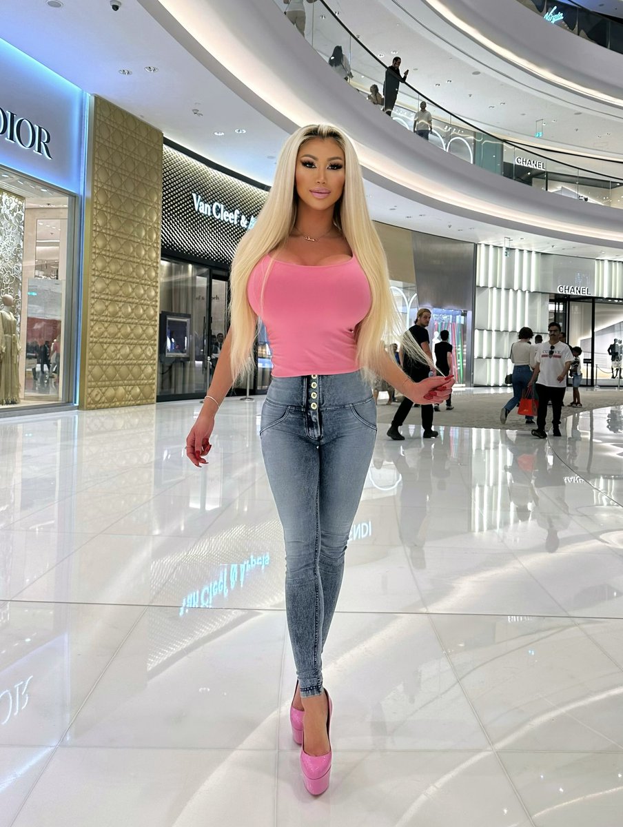 Monica Monroe on Twitter "Dubai baby 💖"