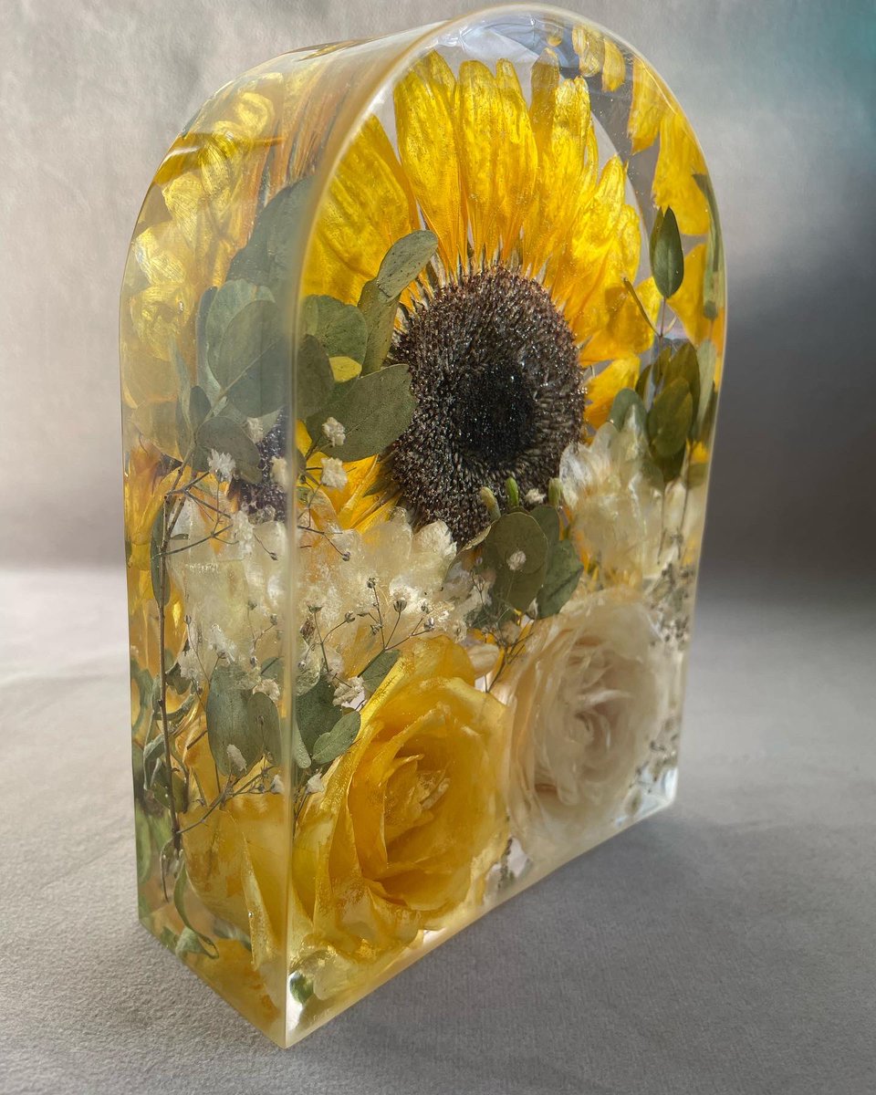 TilDeathUK's tweet photo. I’m still in love with this 7” Arch from last summer and would love to do more like this.
Add floral preservation to your wedding list this year and keep your wedding flowers forever!
#art #resinart #floralpreservation #flowerpreservation #weddingflowers #weddings #weddinginspo https://t.co/KqYXUIGrJn