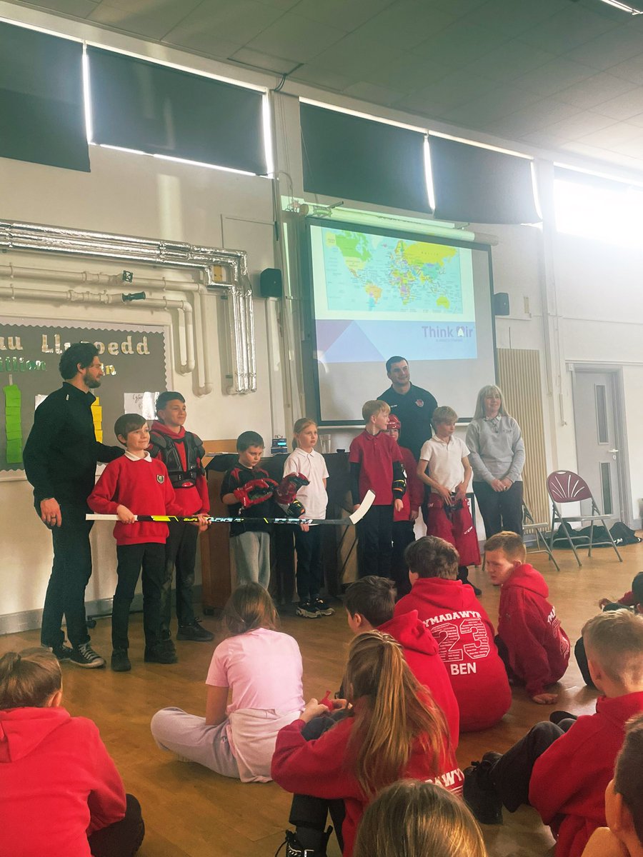 CoedYGof's tweet photo. Diolch o galon i @LearnWithTASK a @cardiffdevils am ymweliad arbennig i flynyddoedd 5/6 🥅 🏒  GWYCH 🥰 https://t.co/21McDhIlBY