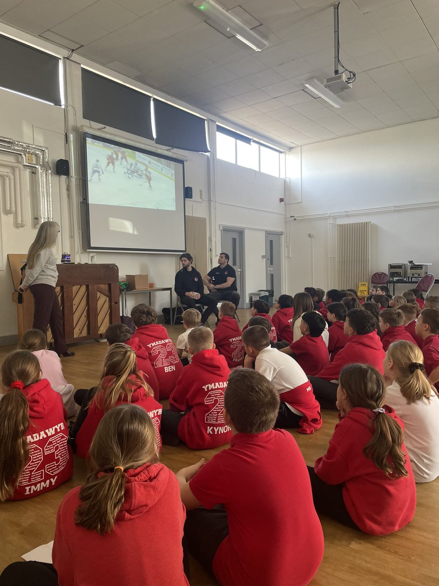 CoedYGof's tweet photo. Diolch o galon i @LearnWithTASK a @cardiffdevils am ymweliad arbennig i flynyddoedd 5/6 🥅 🏒  GWYCH 🥰 https://t.co/21McDhIlBY