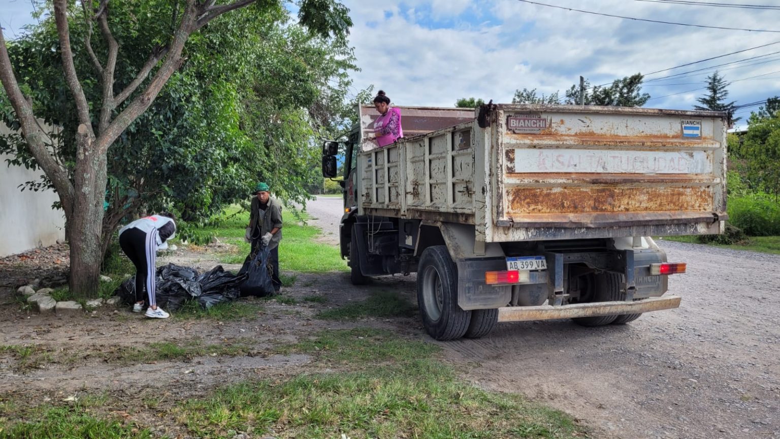 FrL65vxWAAAwbzz?format=jpg&name=large