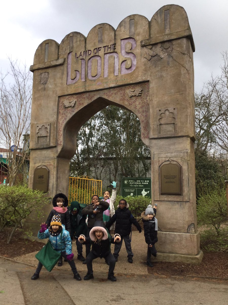SpringCPS's tweet image. Year two at the zoo! 🐪🦓🐅 Birch class embarked on an adventure to the zoo to discover how different animals need different habitats! We took a trip around the world and saw tigers from India, giant tortoises from the Galapagos and lemurs from Madagascar!
#year2science