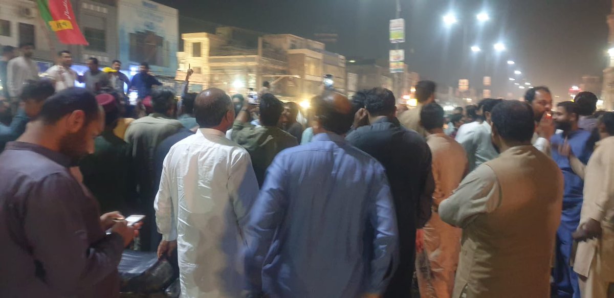 Muhamma58943000's tweet photo. شکارپور بند کردیا گیا 
#زمان_پارک_پہنچو #عمران_خان_ہماری_ریڈ_لائن #توشہ_خانہ #tushakhana https://t.co/NH7ElV278k