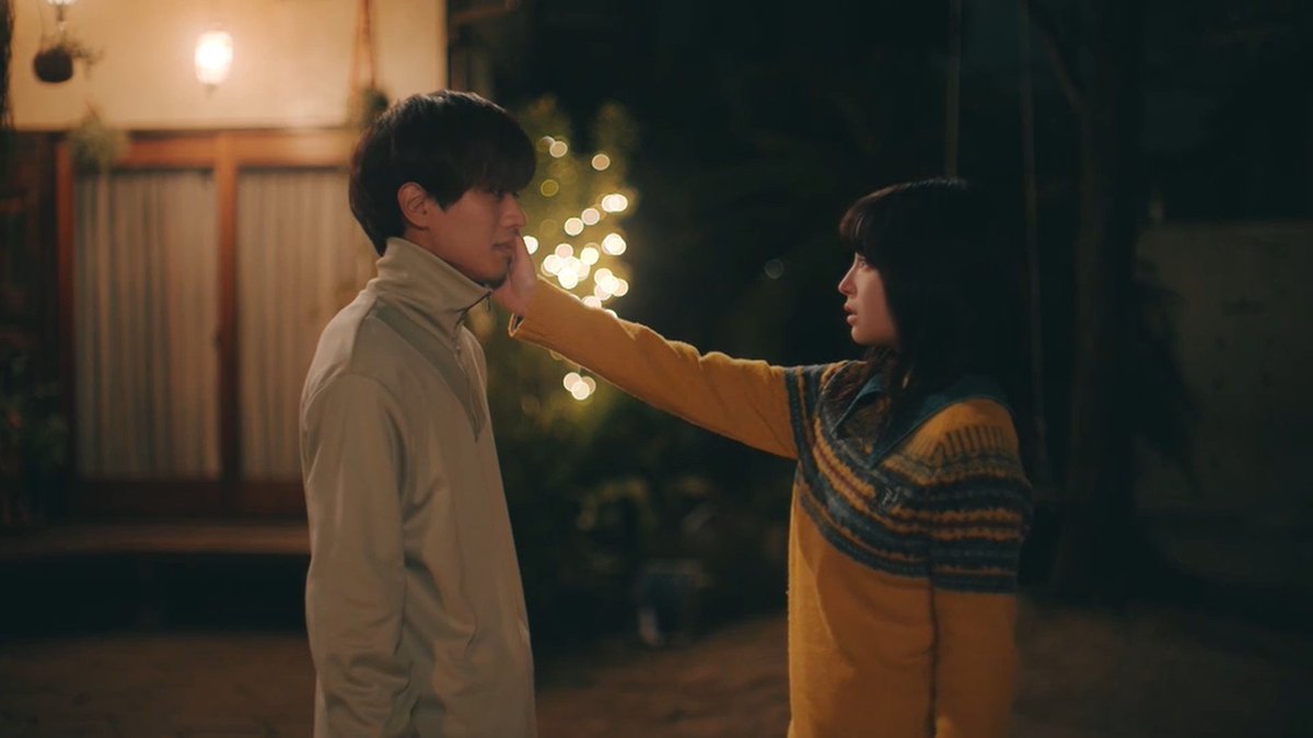 cherriyy_'s tweet photo. Yugure ni, Te wo Tsunagu Eps 9 (Suzu Hirose, Ren Nagase)

"hand.. will it reach u if i stretch it out?" she asked
he came closer
"ofc u can"

Soramame held his right cheek
Oto pulled her in for a hug 

"did u put beanbag inside my luggage?"
"u noticed?"
#夕暮れに手をつなぐ https://t.co/JL7ALftu2s