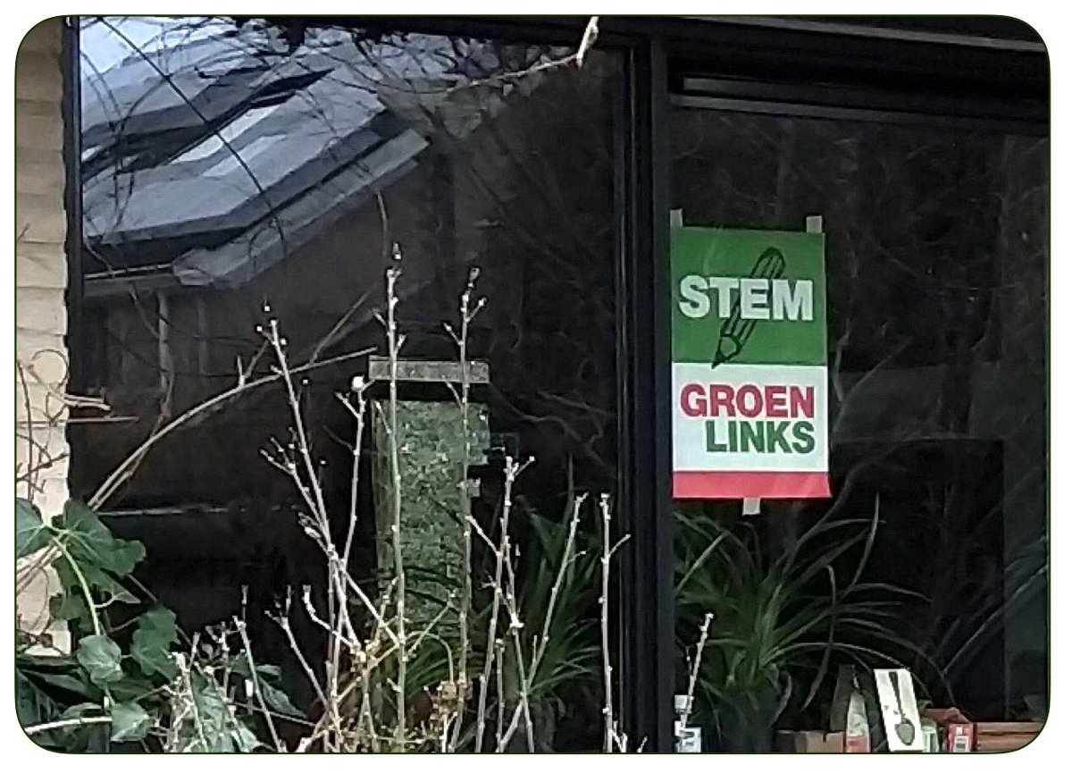 Verkiezingsaffiches PS 15 maart 2023.
Bij de dagelijks ommetjes in onze buurt troffen mijn vrouw en ik  bij  particulieren voor de verkiezing 2e kamer 2021 nog affiches aan van 5 partijen.
Nu voor Provinciale Staten slechts één: