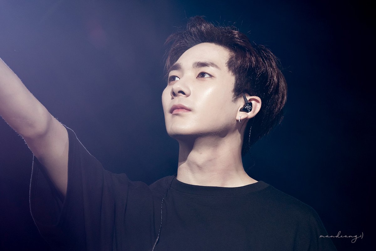 mandeang_a's tweet photo. 190907 Segno in KL HQ

데뷔 11주년 축하해🎂

#AARON #ARON #아론 https://t.co/bTPBDL4hmJ