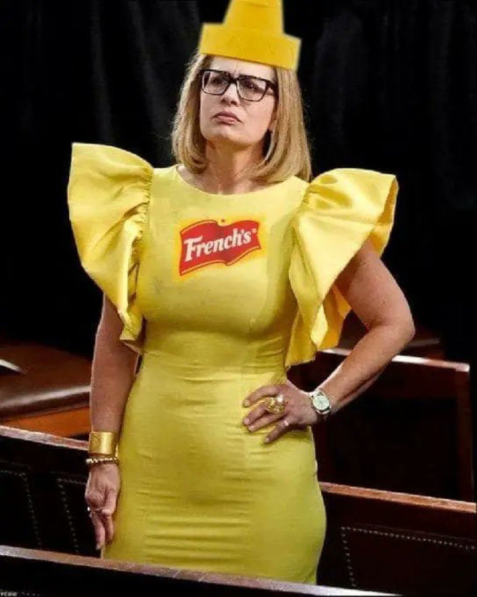 58bugeye's tweet image. Kyrsten Sinema now wants accountability for the banking screw up she helped create in 2018!

As a reminder, she voted with Republicans for Trump's idiotic bill to roll back Dodd-Frank safeguards which caused this mess.

Who else thinks Arizona voters need to do better?