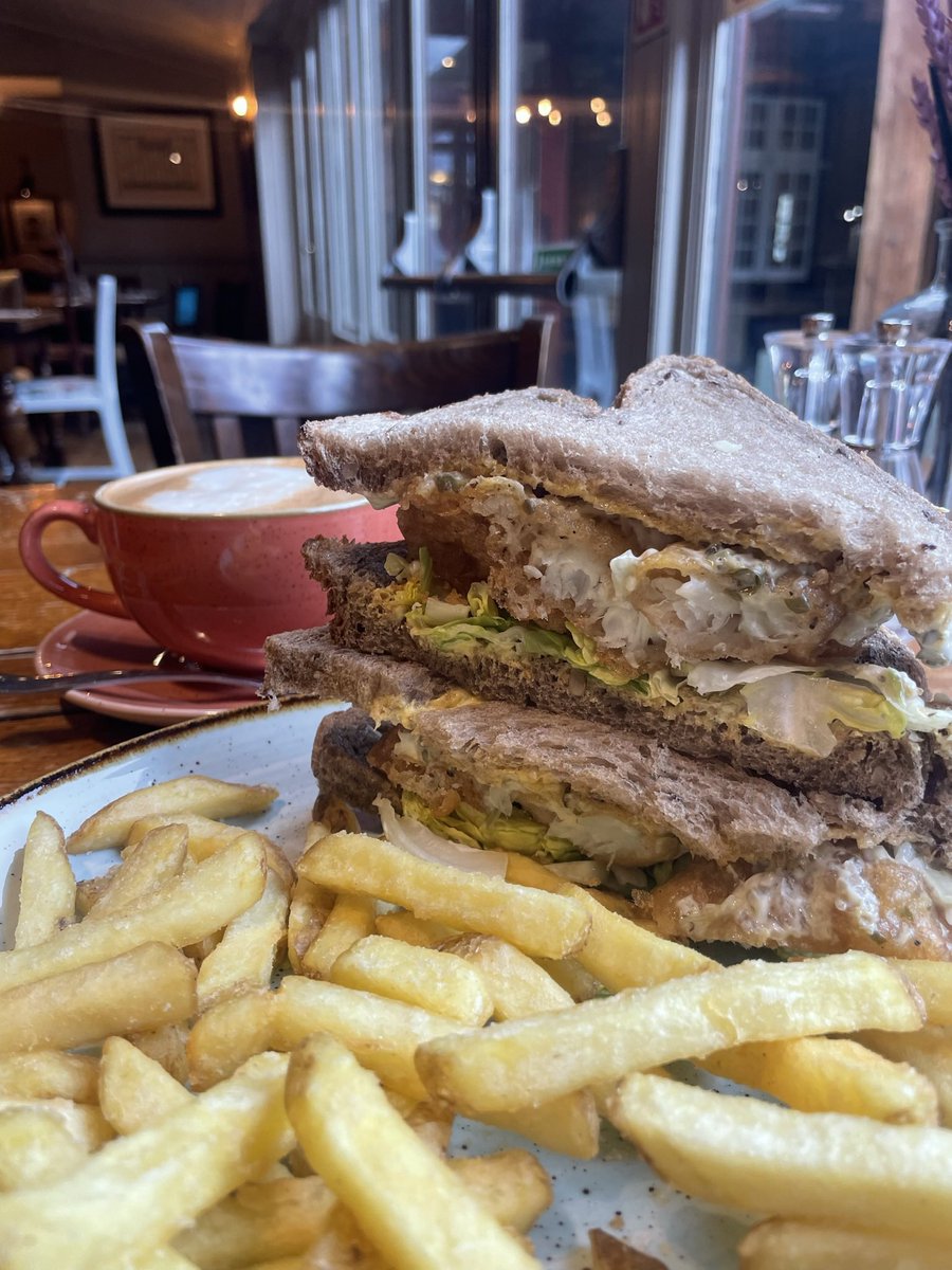 Crownchertsey's tweet image. Change your environment.. work from the pub this week👏🏻👍🏻

Our lunch menu is available 12pm-5pm every day🥪☕️

@youngspubs @direct_seafoods 

#youngspub #workfrompub