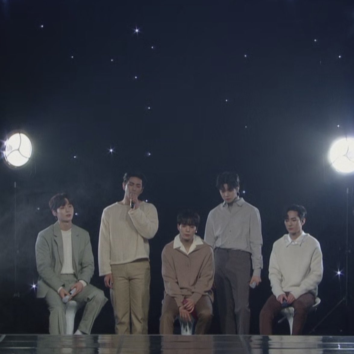 0loveluvS20's tweet photo. #뉴이스트_데뷔11주년_축하해
내 사랑은 너라서 한번도 후회한 적이 없어
#NUEST_11th_Anniversary 
내 사랑이 너라서 최고였던 순간 내 맘에 있어 https://t.co/M06KQeEDiP