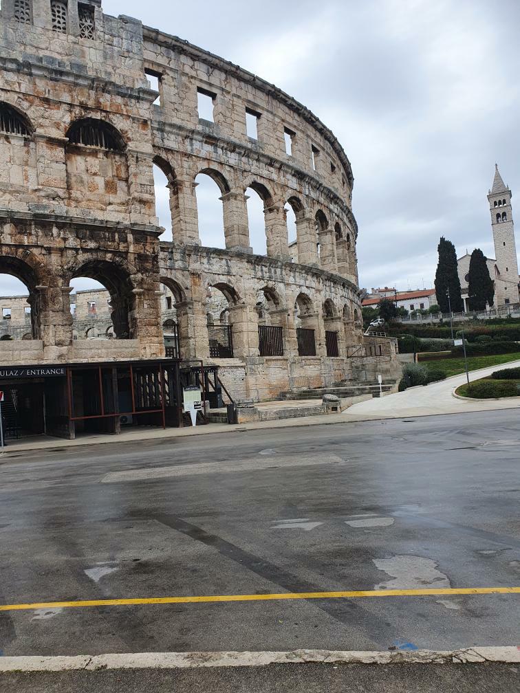 Plenty of room at the coliseum, perhaps like this song,  thanks for the photo - #DPQ🌟  youtu.be/8DUlkQKJZsg