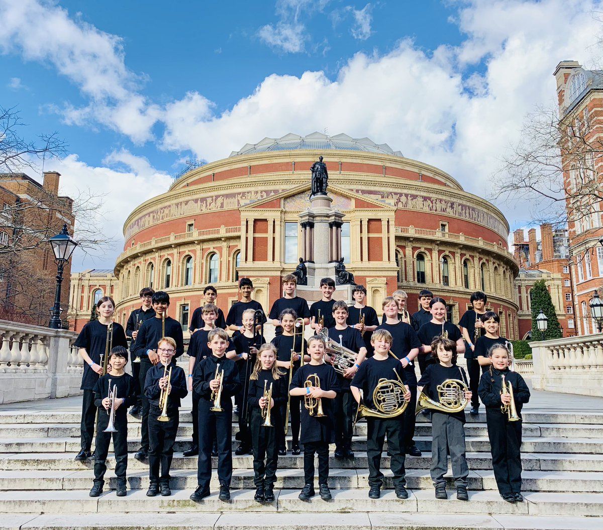 Say hello to Brass Roots at the @RoyalAlbertHall 🎺🎺 Rehearsal done and they did us proud. Looking forward to the concert now. Thanks once again to @BucksMusicTrust for the invitation! @BrassFoundation @BrassBandsEng @4barsrest