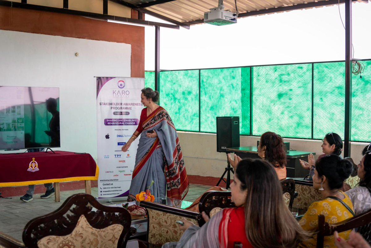 Radhika73464139's tweet photo. Plantation Drive at RVC Delhi Cantt followed by impromptu talk on Water Conservation with the Army Wives!!
#plantology
#missionfalvan https://t.co/mPCEljLshO