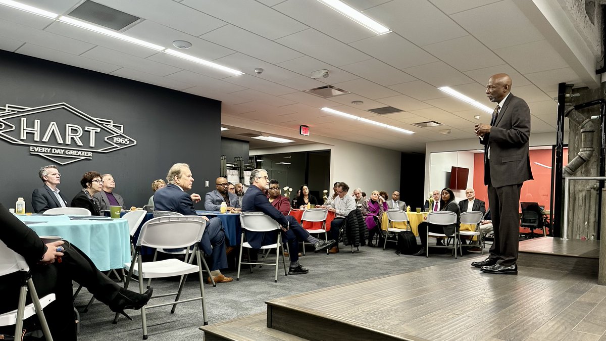 mpaulenich's tweet photo. It was @hartinc's pleasure to host Geoffrey Canada, co-founder of @hczorgv and one of Time’s 100 most influential people, and other business, government and non-profit leaders for a conversation on narrowing the student achievement gap in our region. #everydaygreater #toledoohio https://t.co/QUYrhyK1ey