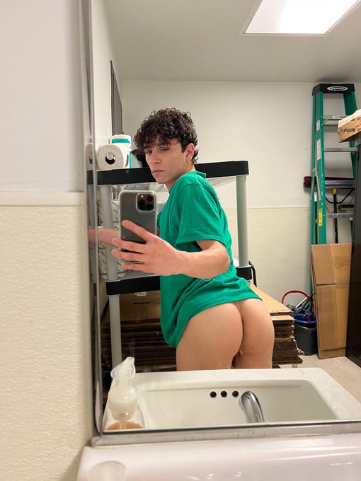 Hit me in the tools shed🫣 https://t.co/ol5NubIXVC