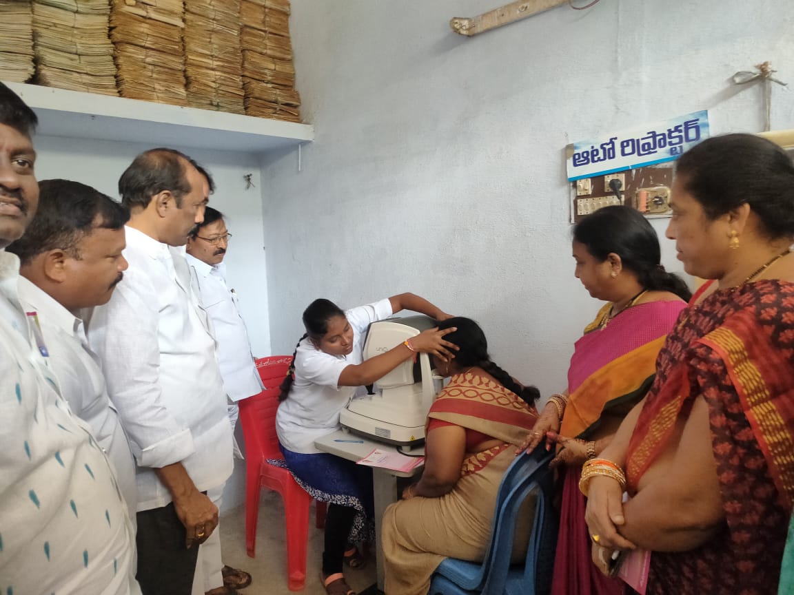 BvkSuda's tweet photo. #Telangana ముఖ్యమంత్రివర్యులు @TelanganaCMO #KCR @BRSparty ప్రతిష్టాత్మకంగా చేపట్టే కంటి వెలుగు కార్యక్రమంలో భాగంగా @puvvada_ajay ఆదేశాల మేరకు ఖమ్మం నగరంలోని 33 వ డివిజన్ నందు కంటి వెలుగు కార్యక్రమాన్ని నగర మేయర్ నీరజ, @BvkSuda
@KTRBRS @Collector_KMM @MC_Khammam https://t.co/0sgvtMOQEL