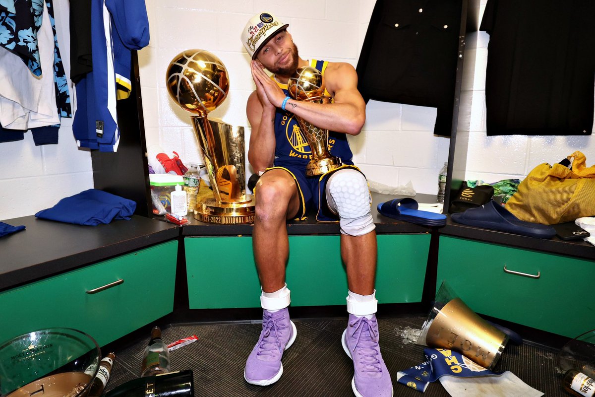 B24Dunk's tweet photo. ▫️ 4x Campeão
▫️ 2x MVP
▫️ 1x MVP das Finais
▫️ 9x All-Star
▫️ Jogador com mais triplos da história
▫️ Melhor marcador de sempre dos Warriors

Feliz 35.º aniversário, Steph Curry 🎉 https://t.co/N8scCRSobl