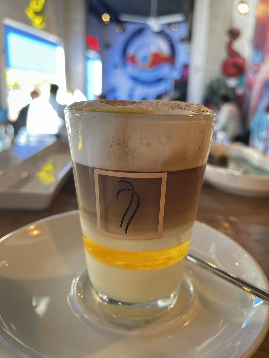 Uno de los mejores barraquitos que me he tomado en mucho tiempo. ¿A ver si adivinan donde es? <a href="/josuefumero/">Josué Fumero Marrero</a> <a href="/paualbericio/">Paula Albericio 🦀</a> <a href="/MeryGorB/">Mery Gorostiza</a> <a href="/marianocejasr/">Mariano Cejas</a>