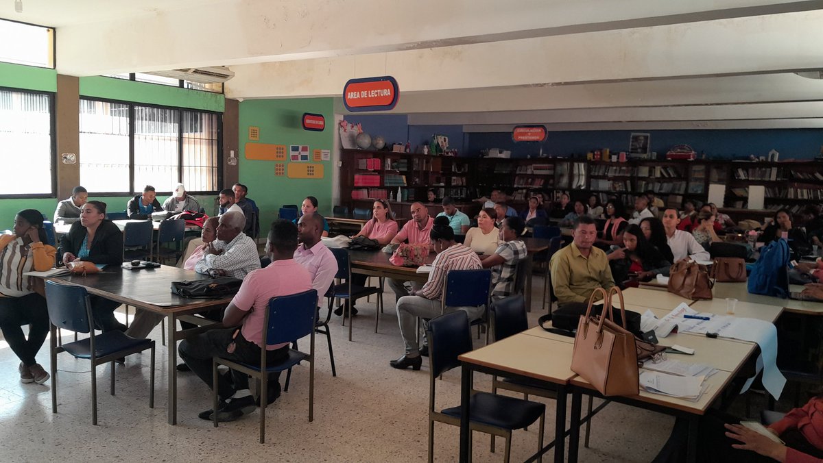 EdRodriguezInf's tweet photo. Brindando orientaciones a los directores y coordinadores de centros educativos del nivel Primario Distrito 02-05 junto a maestros de matemáticas sobre la celebración del Día Internacional del PI en el Liceo Pedro Henríquez Ureña.
#DiadelNumeroPi
#piDay2023 https://t.co/wTdOl0UQoZ
