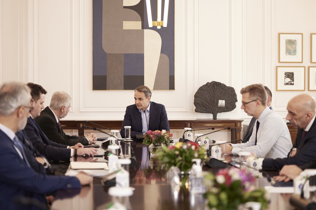PrimeministerGR's tweet photo. Προτεραιότητά μας είναι ένα ασφαλές σχέδιο άμεσης επαναλειτουργίας των σιδηροδρόμων μας, με όσο το δυνατόν περισσότερες πρόσθετες δικλίδες προστασίας. Και φυσικά, η επιτάχυνση πια της ολοκληρωμένης εγκατάστασης του συστήματος τηλεδιοίκησης στον κεντρικό άξονα της χώρας. https://t.co/LAj4sReLQK