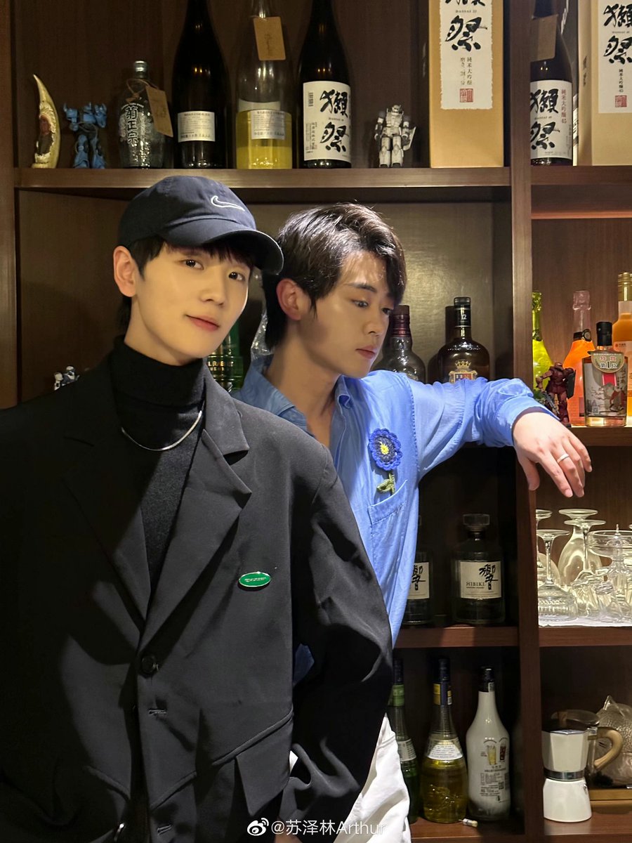 xirein's tweet photo. 03142023 li fansong's actor Su Zelin weibo update with Mu Chunfeng's actor Hu Wei
#TheBloodOfYouth #SuZelin #HuWei https://t.co/uBP9t1135A