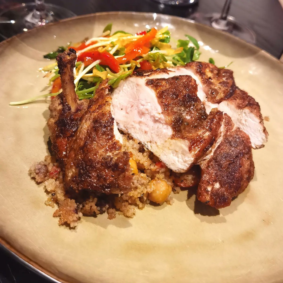 MoVernie's tweet photo. What a feast we got here at Dia Toronto inside #canopytorontoyorkville.
Everything tastes so delicious, from duck confit sliders to pizzas, steak & frites, gnocchi, salmon to chicken, curated by Executive Chef #JustinRaponi.
#DiaToronto #NowOpen #CanopyByHilton #EastonsGroup https://t.co/MpBfUk7xot