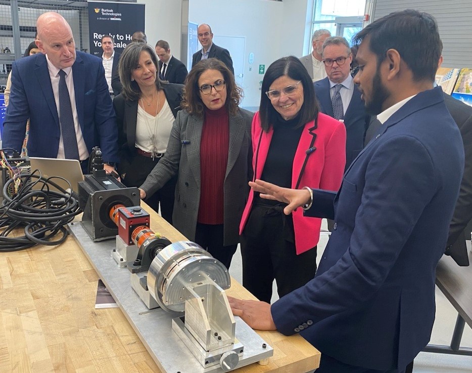 FedDevOntario's tweet photo. Today Min. Tassi and MP Saks announced the first cohort recipients through the @DAIR_Hub Green Fund. They include Aeroflux, @Burloaktech, Brampton Processing, @DroneDeliveryCa, HeBe, @HorizonAircraft, OVA, and Solid Ultrabattery. https://t.co/PLOFetPfIN