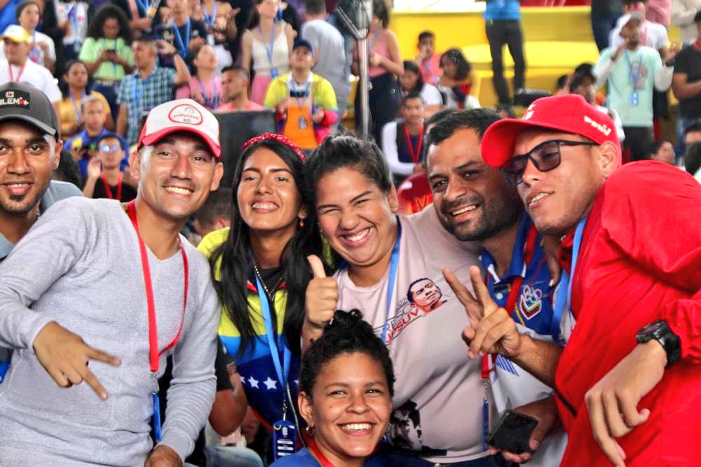 Viceagrourbana's tweet photo. Continúa el Congreso de la Gran Misión #JuventudVenezuela con la participación de los jóvenes en el debate de propuestas dirigidas a su sector. 

#JuventudDelFuturo
#ChávezAntiimperialista
@NicolasMaduro https://t.co/aB2wari0DC