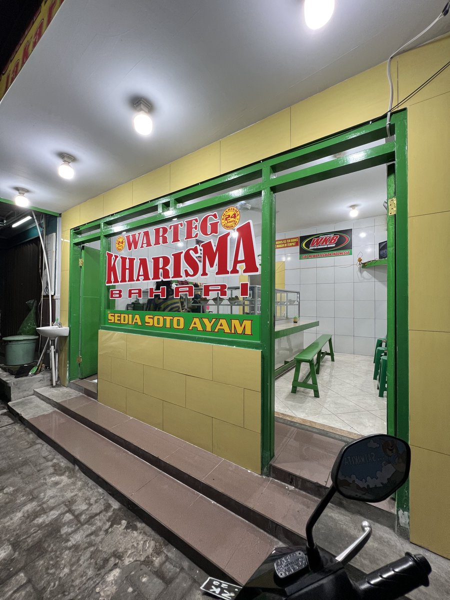nksthi's tweet photo. Setelah burjo, Jogja kini diinvasi oleh warteg bahari. Siap mewartegkan Indonesia katanya duh bahaya banget ini mah 😭 https://t.co/Crqr4bBsnr