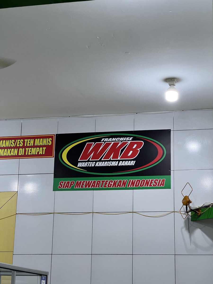 nksthi's tweet photo. Setelah burjo, Jogja kini diinvasi oleh warteg bahari. Siap mewartegkan Indonesia katanya duh bahaya banget ini mah 😭 https://t.co/Crqr4bBsnr