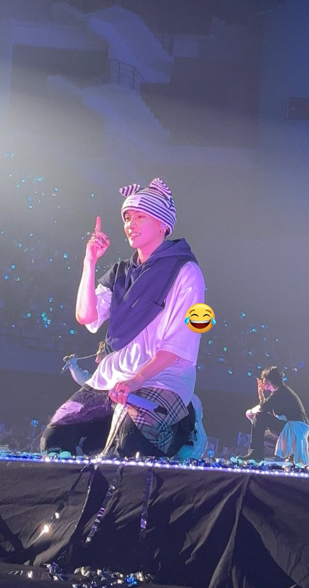 dygaaagaja's tweet photo. hyunsuk once said "allah yg satu" #TREASUREinKL https://t.co/9qyUnk0V8i