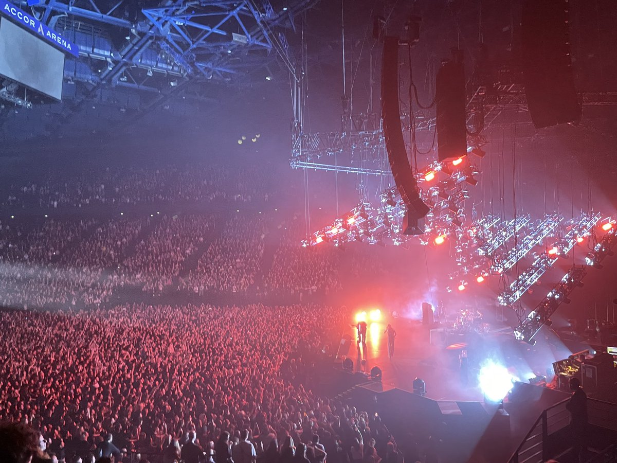 LoveWillBreak's tweet photo. All those crowds 
All the music would just fade out 🤍 https://t.co/xntuChgIzC