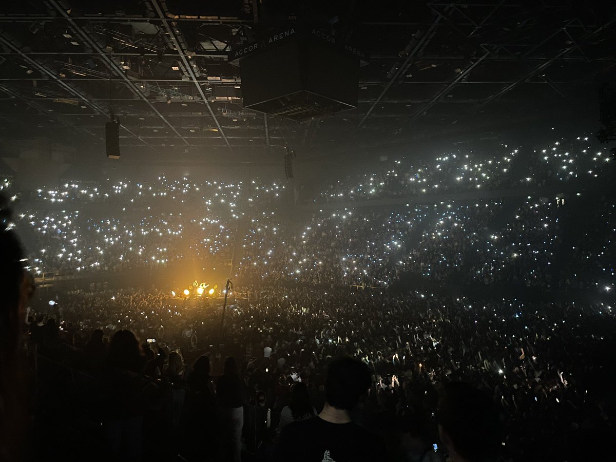LoveWillBreak's tweet photo. All those crowds 
All the music would just fade out 🤍 https://t.co/xntuChgIzC