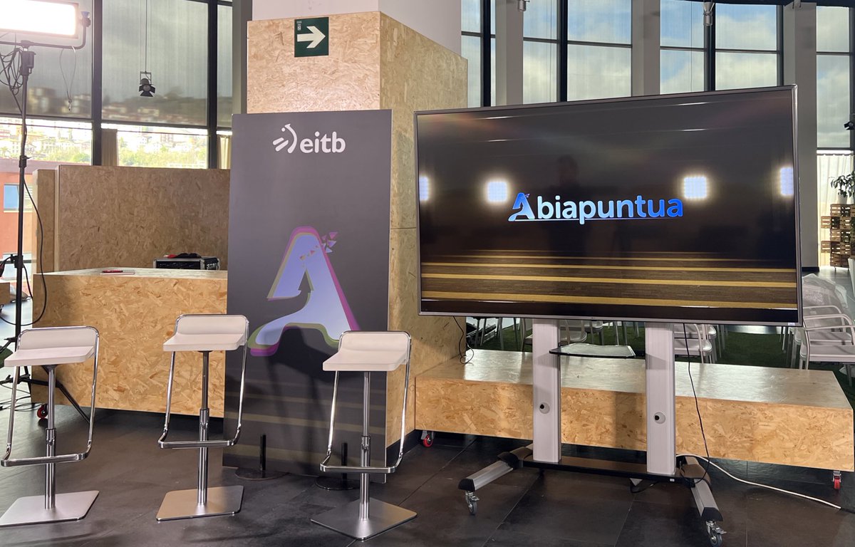 eitbtaldea's tweet photo. #Estreinaldia #AbiapuntuaETB
Laster hasiko da @EITBofiziala-ren egoitzan #Abiapuntua saioaren bigarren denboraldiaren aurkezpena https://t.co/83gG5j6M6S