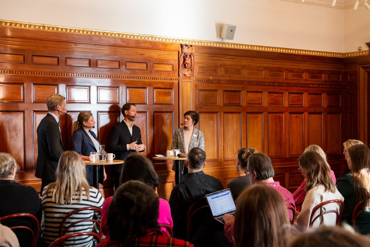 Imorse pratade vi &amp; <a href="/RodaKorset/">Svenska Röda Korset</a> om hur de humanitära principerna om neutralitet, opartiskhet och oberoende hotas allt mer i dagens krig och konflikter - ihop med en eminent panel: <a href="/CarlSkau/">Carl Skau</a> <a href="/TereseCris/">Terese Cristiansson</a> <a href="/manmader/">Måns Molander</a> på @medelhavsmuseet. Viktig fråga som vi kommer fortsätta att lyfta!