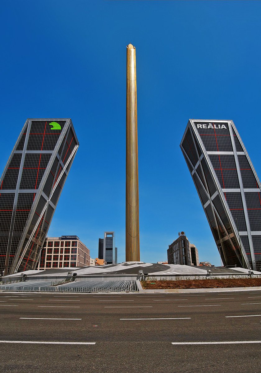 Respecto al monumento gigante que quiere Almeida, recuerdo que en 2009 se montó un obelisco en Plaza de Castilla que debería girar, pero no gira; que le costó 5M de euros al ayuntamiento, pero ahora vale solo 100k; y que, por supuesto, fue obra de Santiago Calatrava.