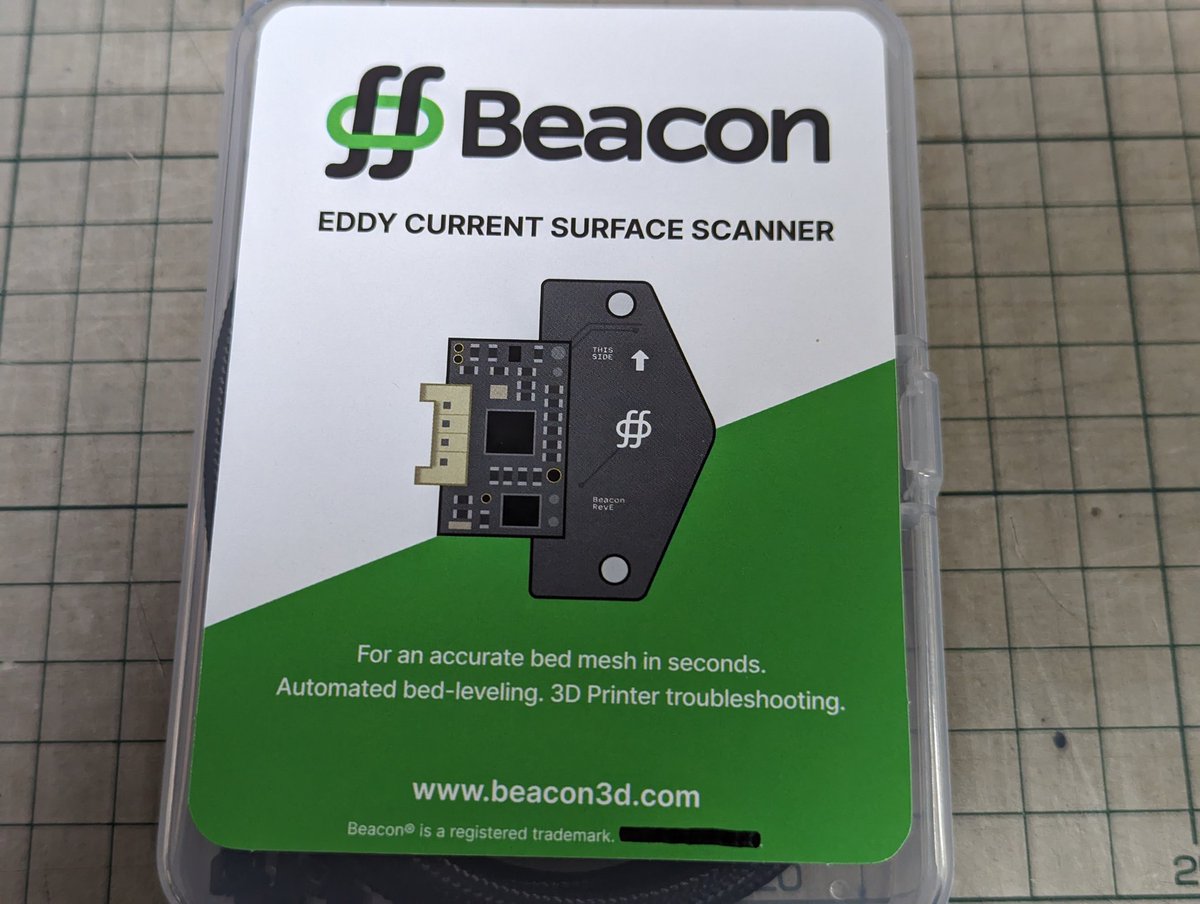 VBXNwi's tweet photo. Beacon来た #beacon3d 界隈の教えに従い基板側面塗る https://t.co/Qj41HVOyNv
