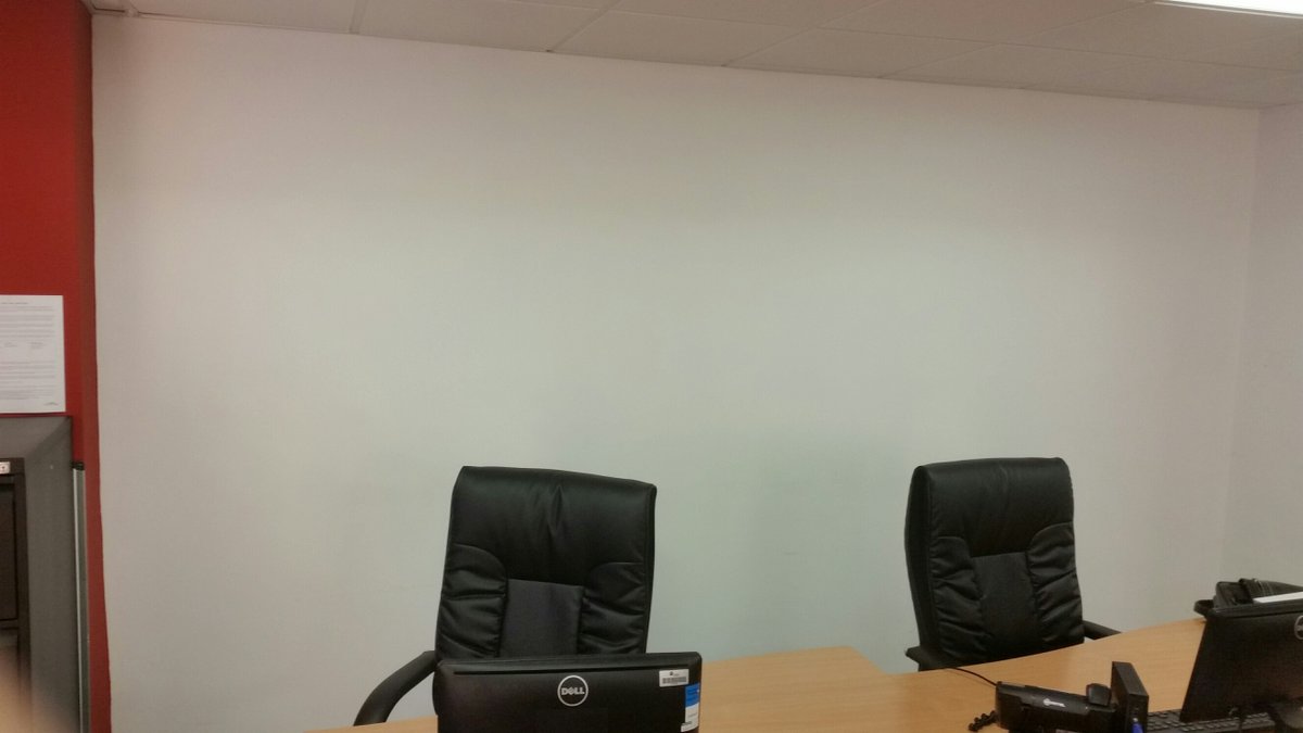 ThinkAmbientFR's tweet photo. Nous avons fourni PHLEX à Visual Safari pour couvrir le grand espace mural de leur bureau. Ils avaient besoin d’un produit durable et d’une solution à long terme qui ne laisserait aucun dommage, faisant de PHLEX la solution parfaite. Regardez le résultat avant et après ! https://t.co/dAN94Pe0Y3