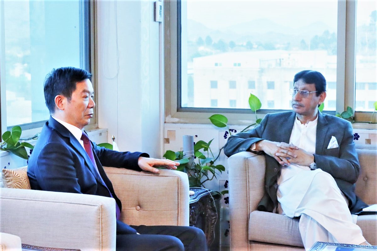 MoitOfficial's tweet photo. A high level delegation of #Sunwalk Group led by its  Chairman Mr. Hou called on @SyedAminulHaque here on Tuesday. Matters related to investment in telecom infrastructure, Optical Fiber Cable (#OFC) laying and Right of Way (#RoW) were discussed during the meeting.

#MOITT https://t.co/g6dAfC7wib