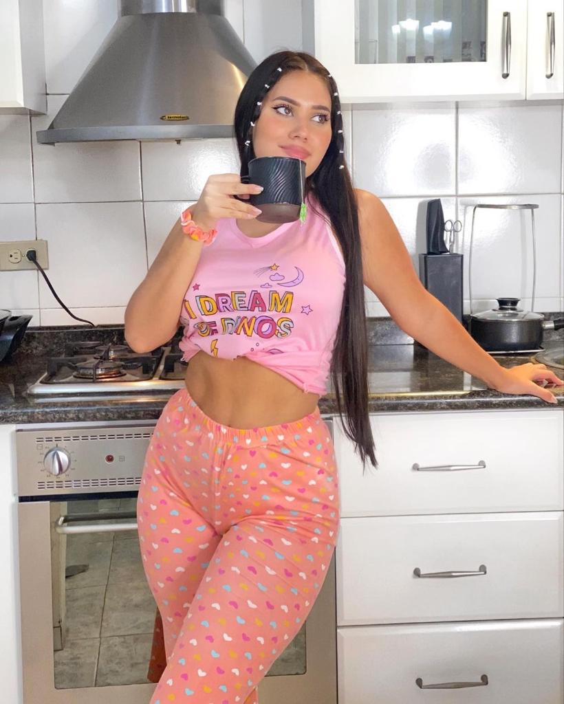 AM NOT A HOOK UP. JUST HERE FOR SERIOUS RELATIONSHIP WITH THAT ONE SOULMATE I AM GONNA MEET. DROP YOUR GOOGLE CHAT ADDRESS OR TELEGRAM ADDRESS OR WHATSAPP NUMBER. OR YOU CAB ASK FOR MINE.