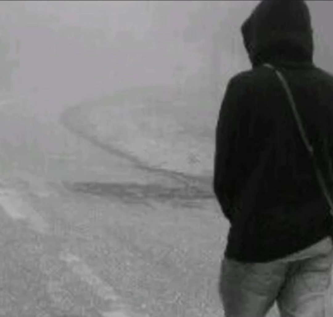 احيانا ..؟؟؟؟..
نرحل .؟. ليس حبا بالرحيل ولكن.؟. لا فائده من البقاء