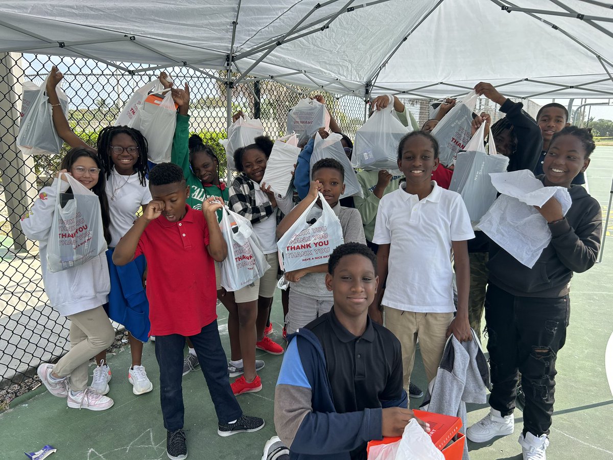 TicondriaW's tweet photo. Thank You Shoe-By-Shoe!!!🥰👟🧦To say I had some VERY happy 5th graders yesterday is an understatement. They loved their shoes and socks and they are so grateful. We all know the lights with the two-way charger was the main attraction though! 😂 #shoebyshoe #lightups #wethankyou https://t.co/1HGeFQuxta