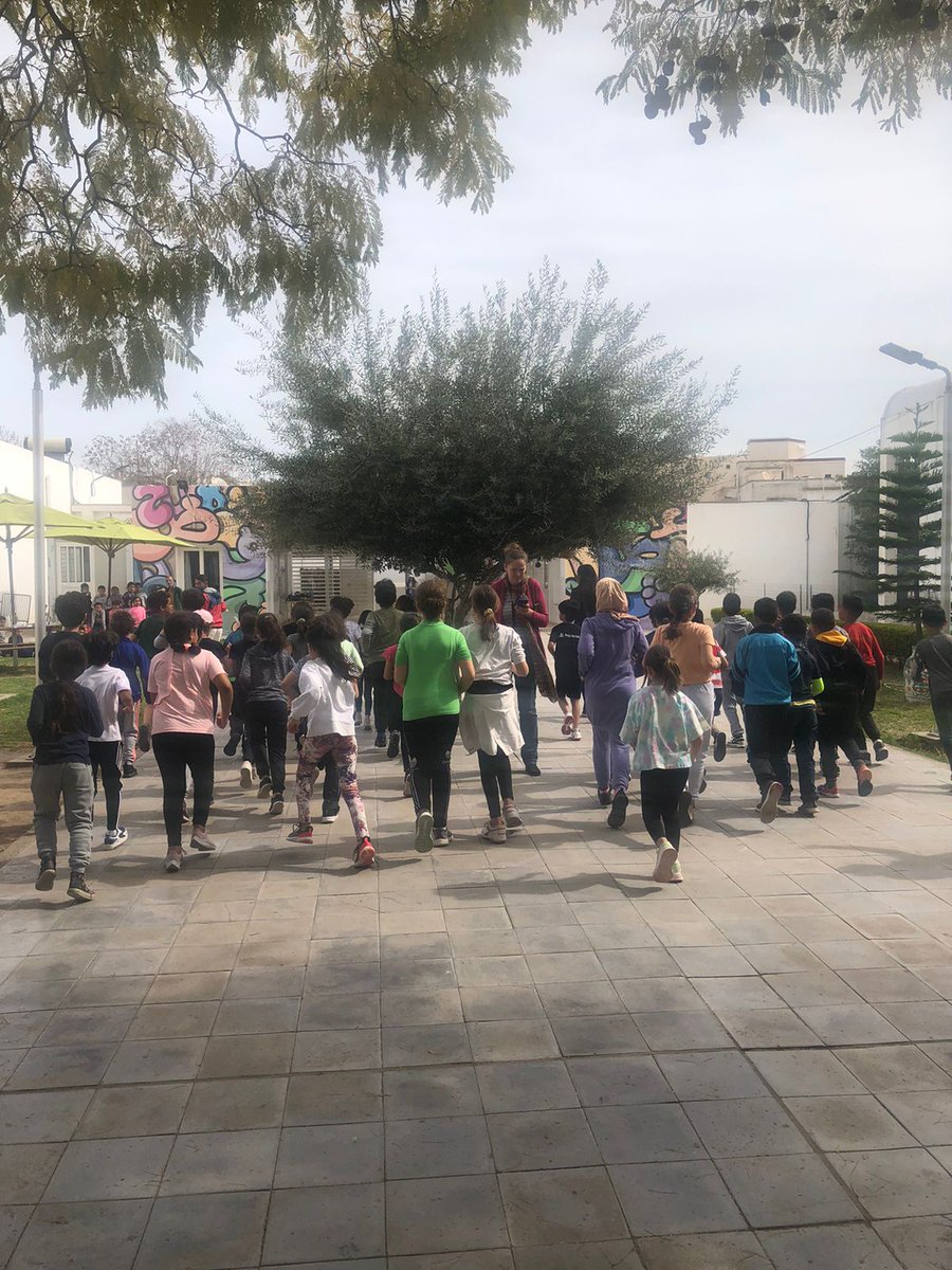 On poursuit la mobilisation des #J-500 avec la course longue des CM1 du réseau <a href="/aefeinfo/">AEFE</a>  avec les élèves de l'école Tunisienne #TerredeJeux 🇫🇷🇹🇳