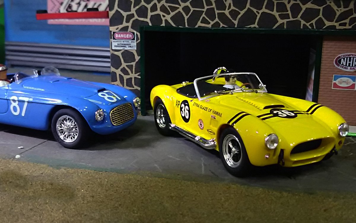 RSlotcar's tweet photo. 今日も32コースのご来店ありがとうございます！
今夜もタイムサービス！
21：00まで。
32スロットカーをお買い上げのお客様は本日の走行300円 OFF!
32初心者の方も大歓迎！！

#スロットカー　#プラモデル
#レーシングパラダイス https://t.co/mZmk74iQIf