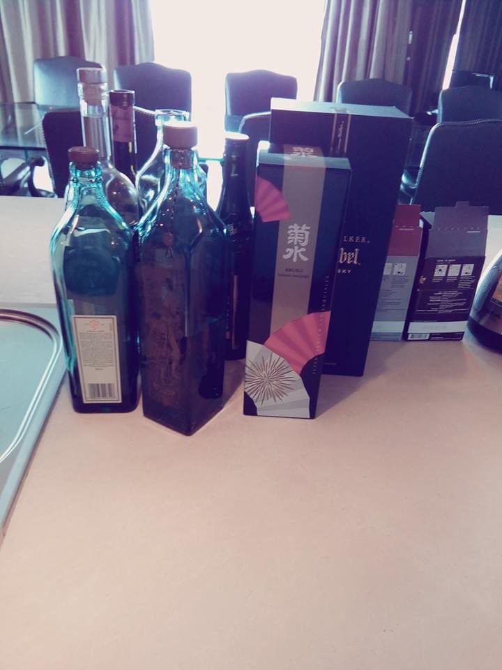 toptopna's tweet photo. เมาแล้วนะที่นางรอง ต่อไหนดีละ เหงาก็ทักมา #นางรอง #โสด https://t.co/Ei507bmm6e