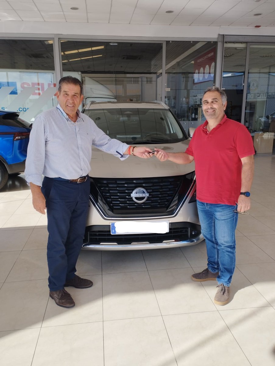 MacherMotor's tweet photo. 🔑 ¡Nueva entrega!
Óscar se lleva para casa este electrificante, robusto y sofisticado Nuevo Nissan X-Trail E-Power para superar y controlar terrenos con total facilidad 😎 ¡Que lo disfrutes! https://t.co/YwyZWvOnCa