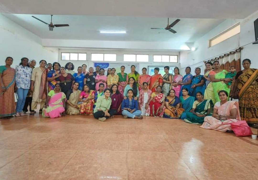 aadhirabharathi's tweet photo. When women from diverse fields decide to meet and talk about everything vital, there's a renewed vigour! ❤

Thank you #Oodaru and Ranji ma for giving me the oppourtunity to meet all these amazing women leaders

Love you all ❤

#Oodaru #Sisterhood https://t.co/4w8wmcFx1d